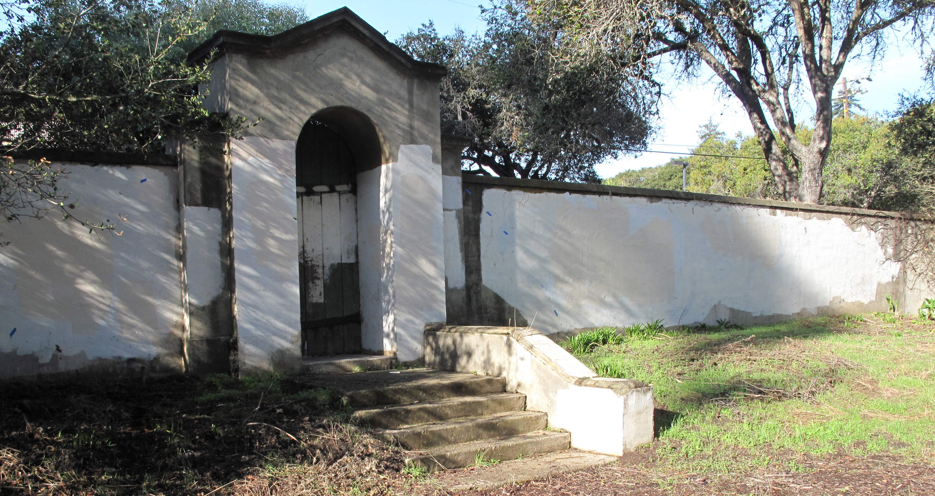 gate for mansion